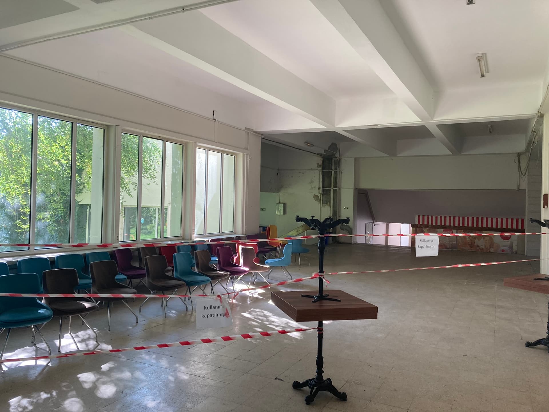 FEB ve Konservatuar kantinleri kapatıldı