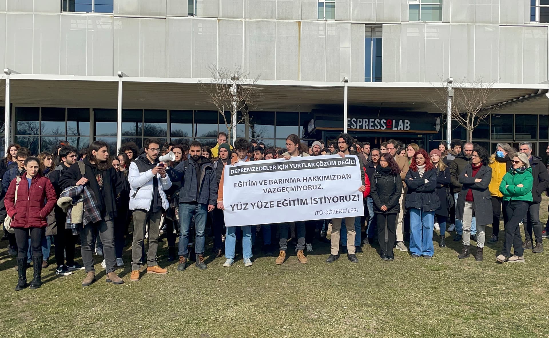 İTÜ öğrencileri ve akademisyenlerinden uzaktan eğitime ortak tepki