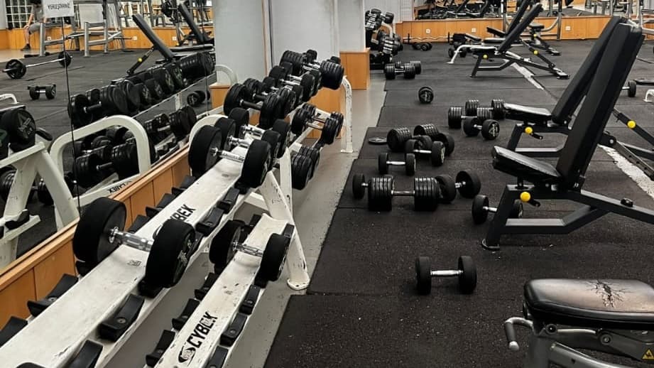 İTÜ’lülere özel merdiven altı spor salonu