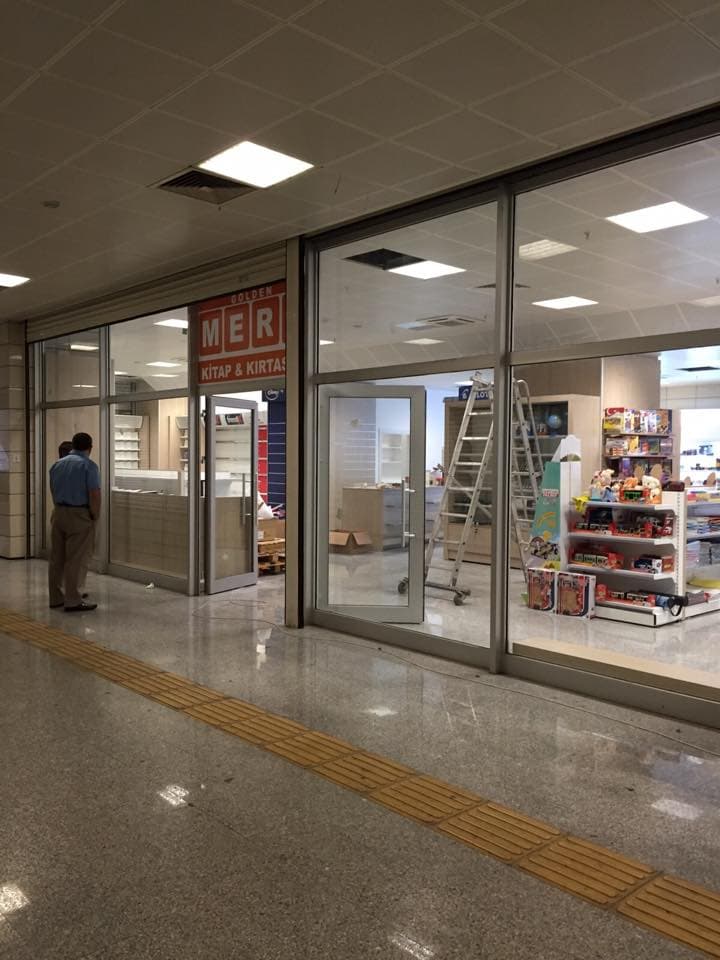 Metro girişine Mert Kırtasiye