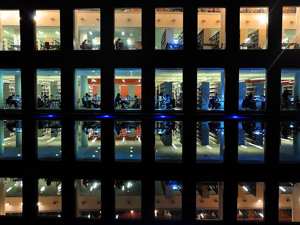 Kütüphanedeki dolaplar daha fazla kişiye hizmet verecek