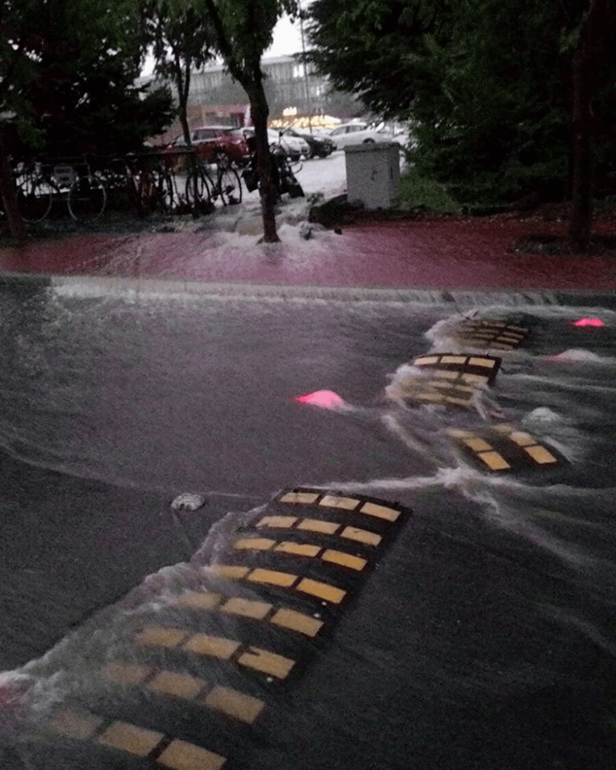 İTÜ sular altında: Kız yurdunu su bastı