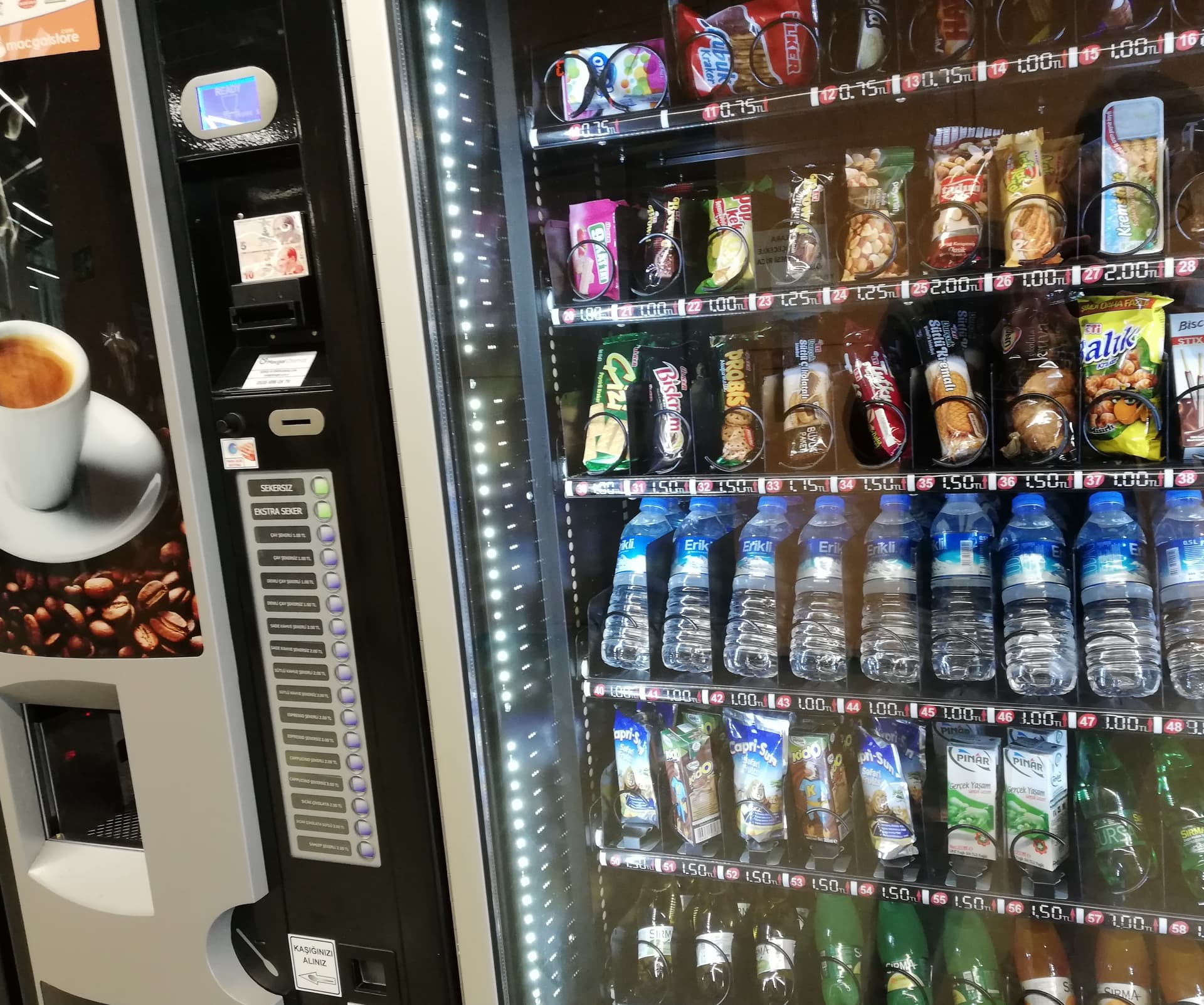 İTÜ'de Starbucks fiyatına otomat kahvesi