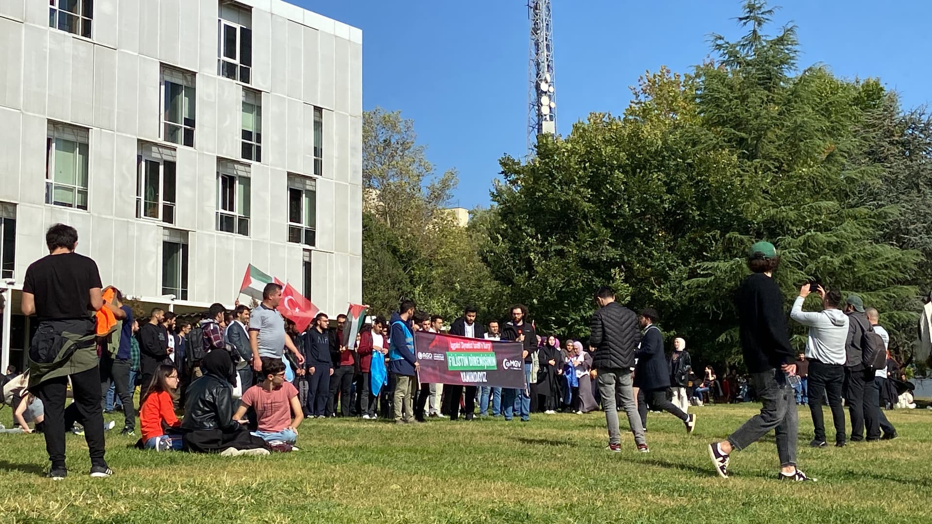 İTÜ'lü olmayan bir grup tarafından gerçekleştirilen eyleme güvenlik seyirci kaldı
