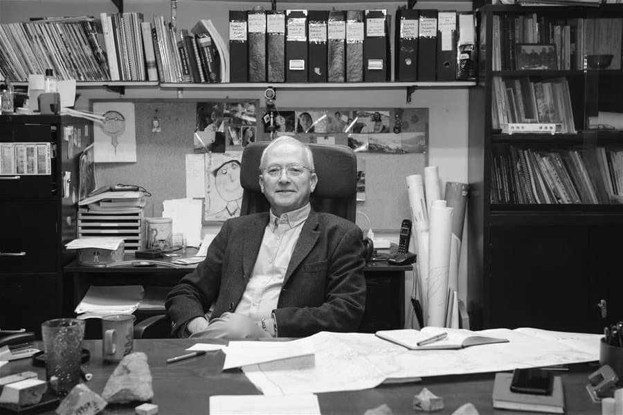 İTÜ Maden Fakültesi emekli öğretim üyesi Prof. Dr. Aral Okay hayatını kaybetti