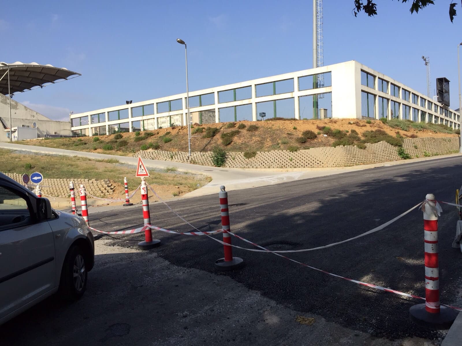 Uzun süre önce bozulan yollara asfalt döküldü