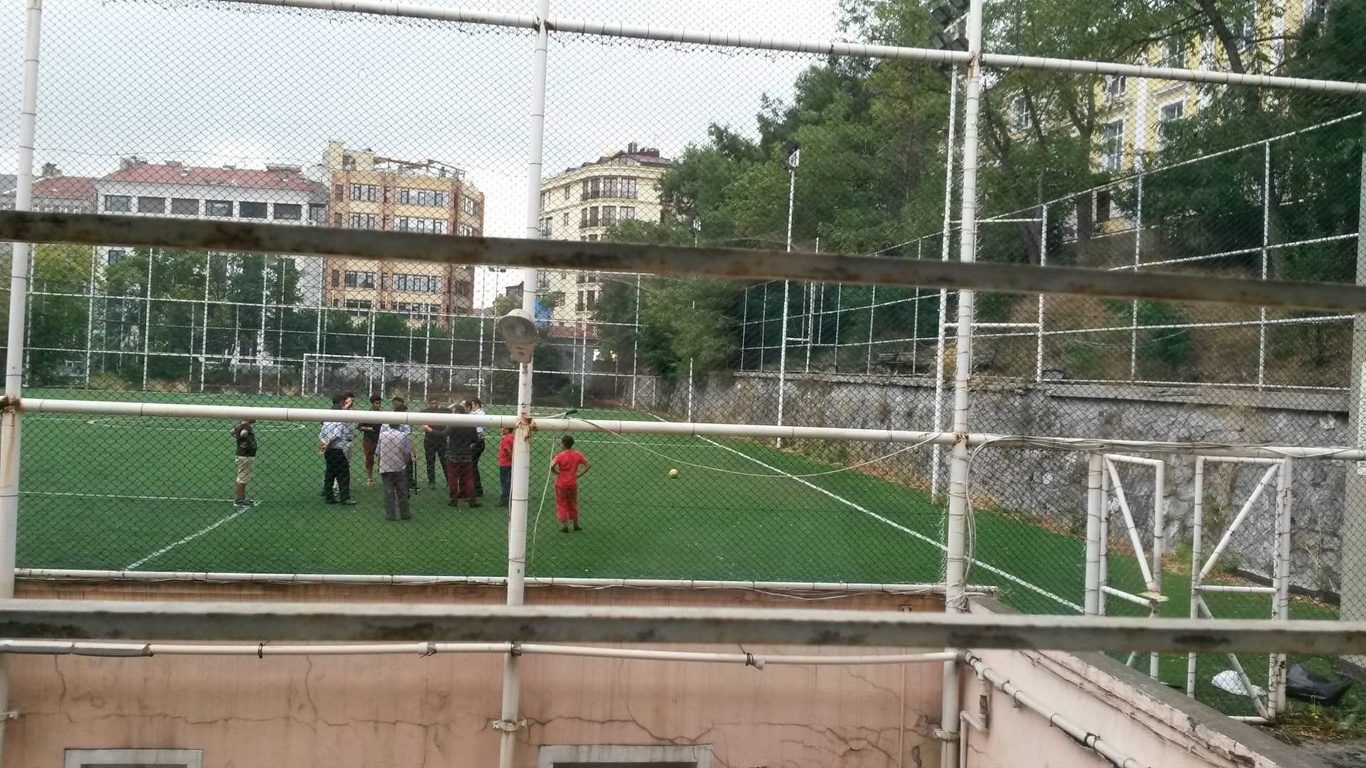 Gümüşsuyu halı sahası işgal edildi